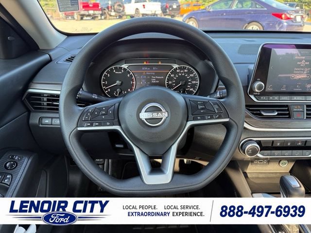Used 2025 Nissan Altima 2.5 SV FWD image 16