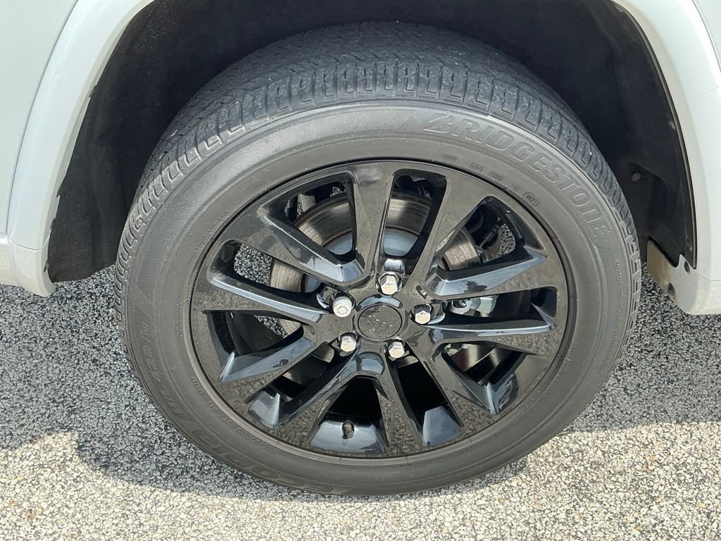 Used 2022 Jeep Grand Cherokee Laredo X RWD image 19