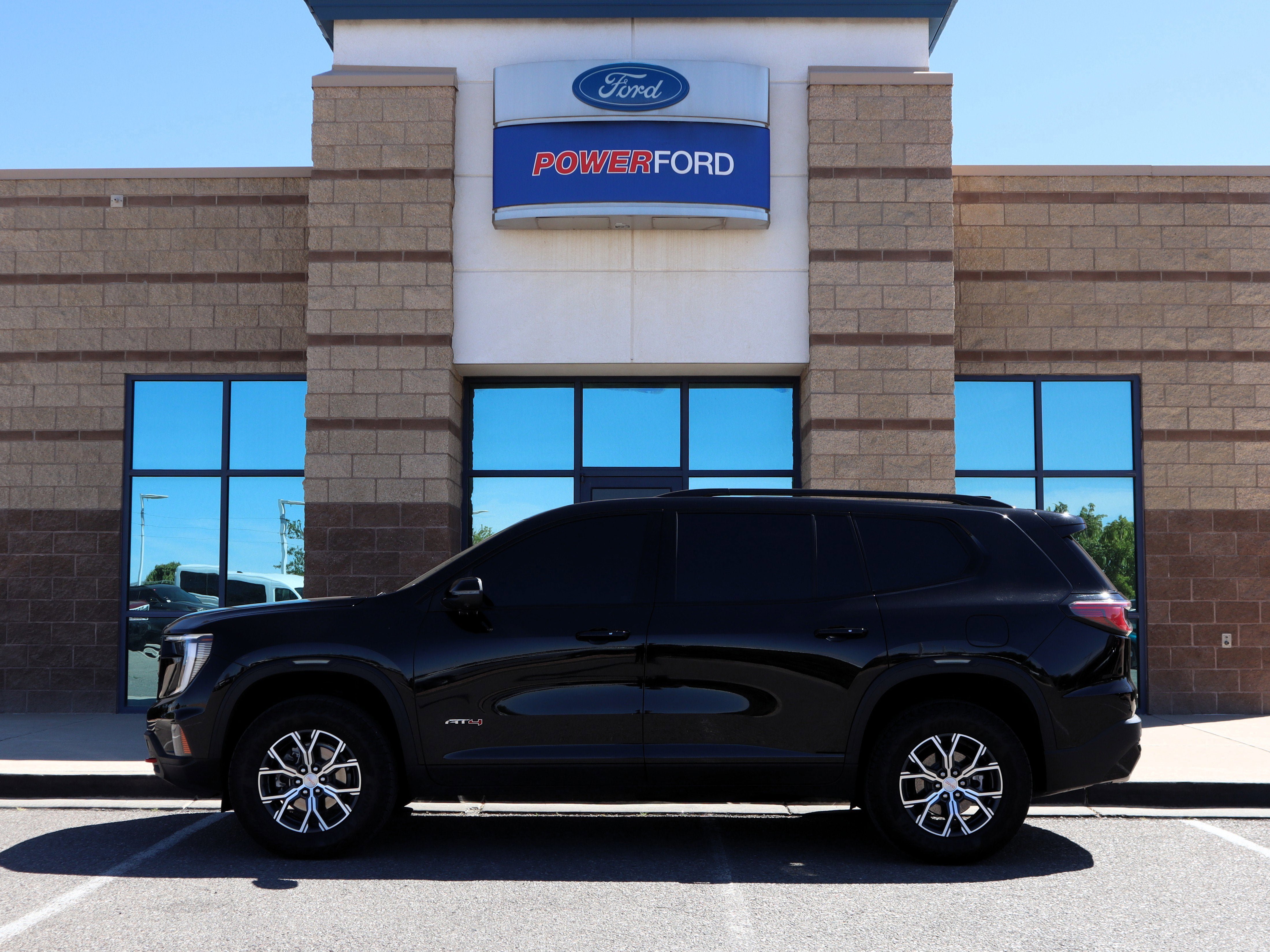 Used 2024 GMC Acadia AT4 w/ Luxury Package AWD/4WD image 2