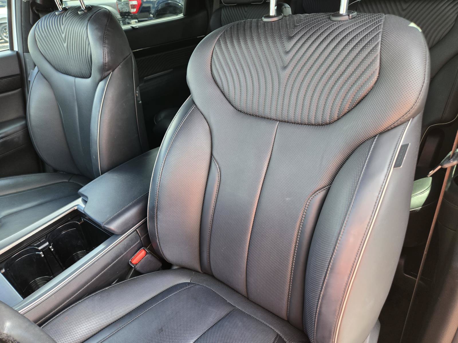Used 2025 Hyundai Palisade Calligraphy FWD image 17