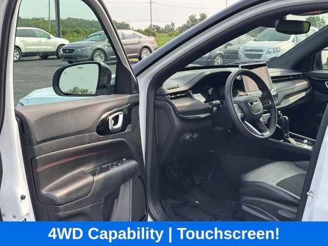 Used 2024 Jeep Compass Trailhawk AWD/4WD image 10