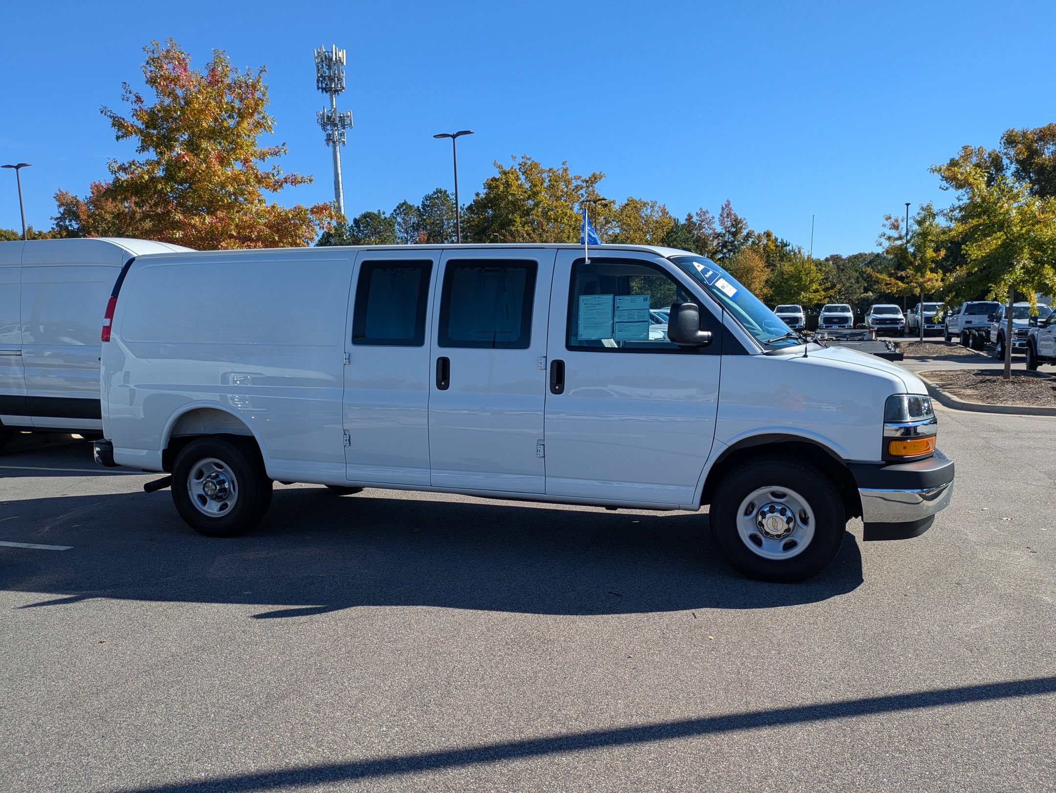 Used 2025 Chevrolet Express 3500 Extended w/ Driver Convenience Package RWD image 3