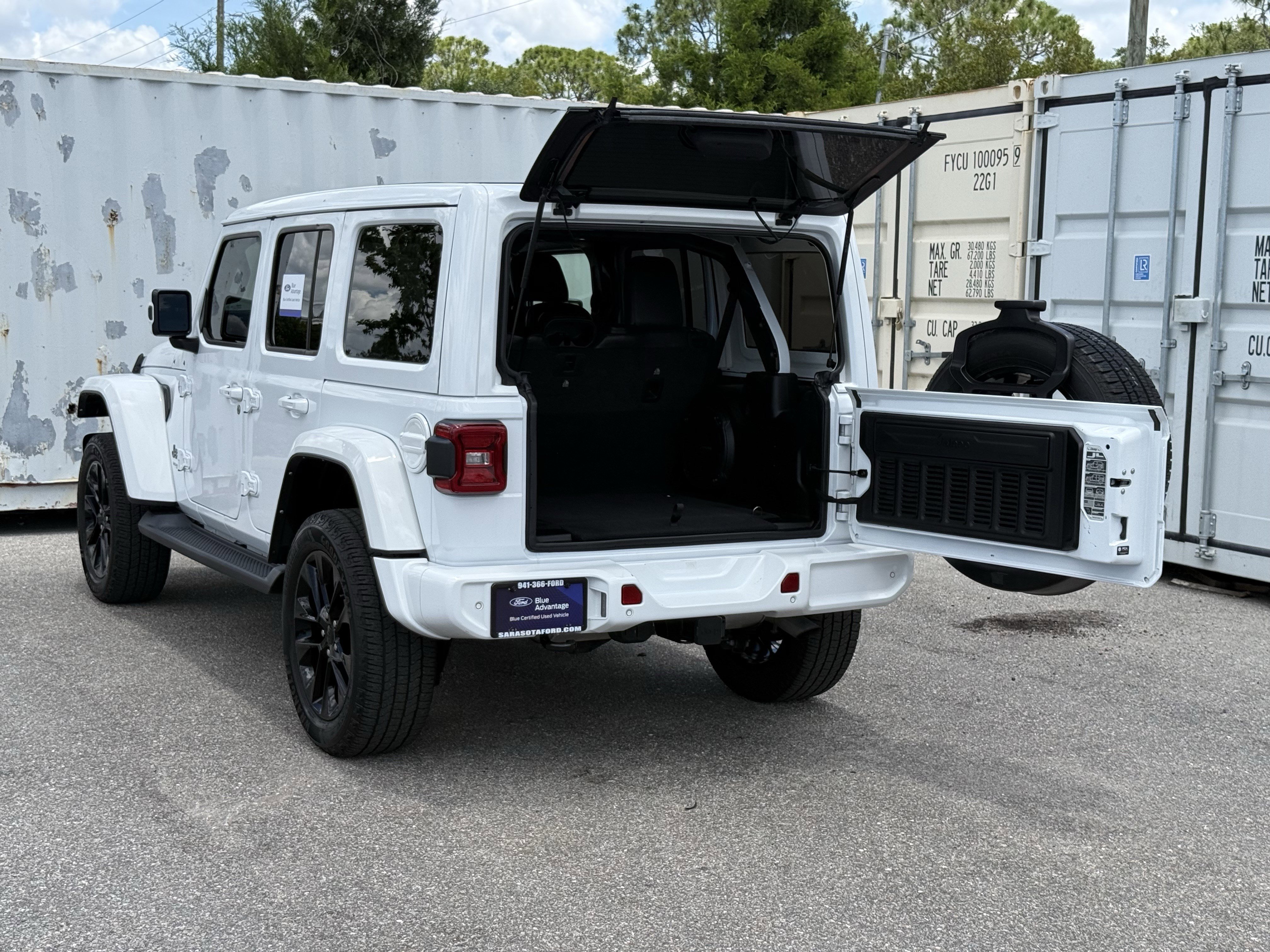 Used 2021 Jeep Wrangler Unlimited Sahara AWD/4WD image 13