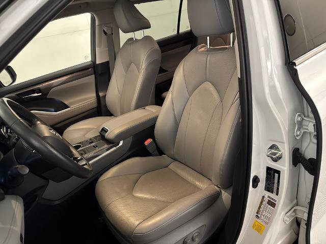 Used 2023 Toyota Highlander L image 17