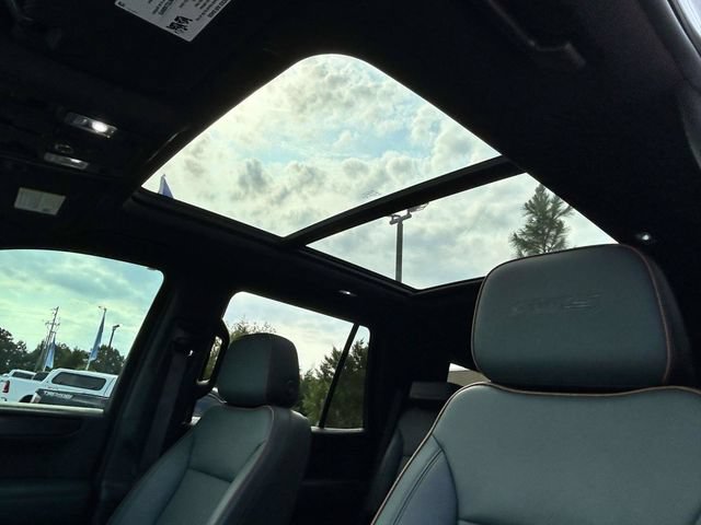 Used 2025 GMC Yukon AT4 w/ AT4 Premium Package AWD/4WD image 17