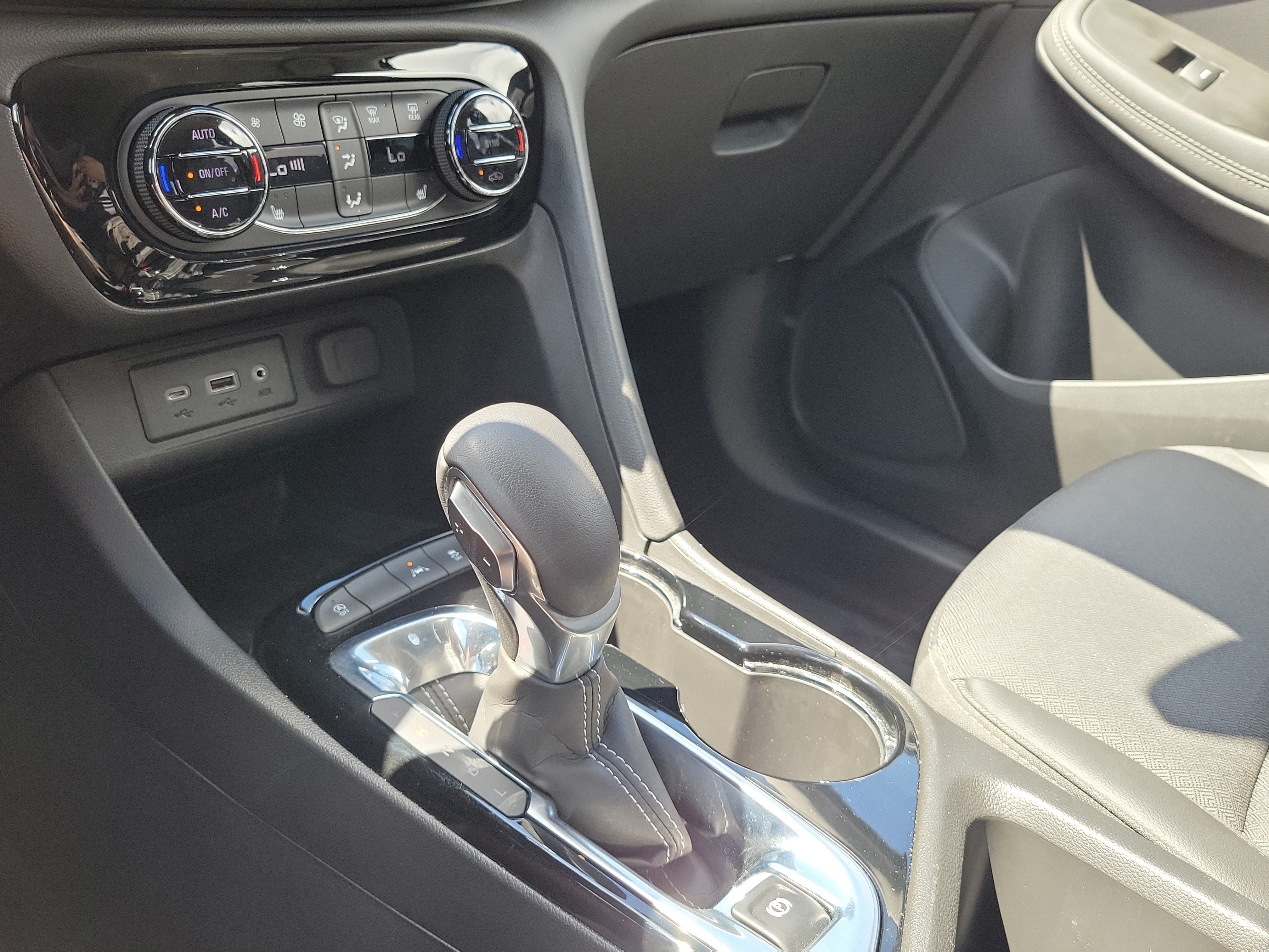 Used 2023 Buick Encore GX Select w/ Sport Touring Package FWD image 29
