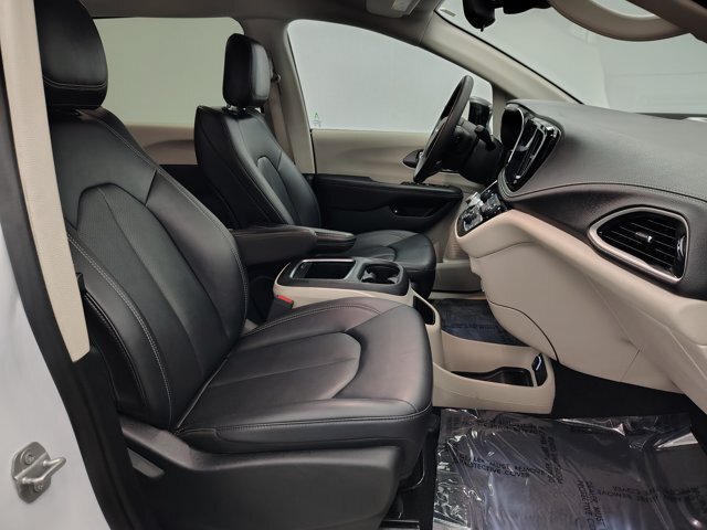 Used 2024 Chrysler Pacifica Limited FWD image 26