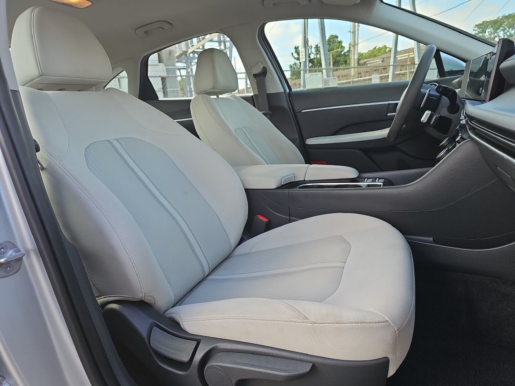 Used 2025 Hyundai Sonata SEL FWD image 10