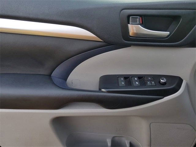 Used 2019 Toyota Highlander XLE image 10