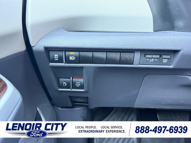 Used 2021 Toyota Sienna XLE FWD image 19
