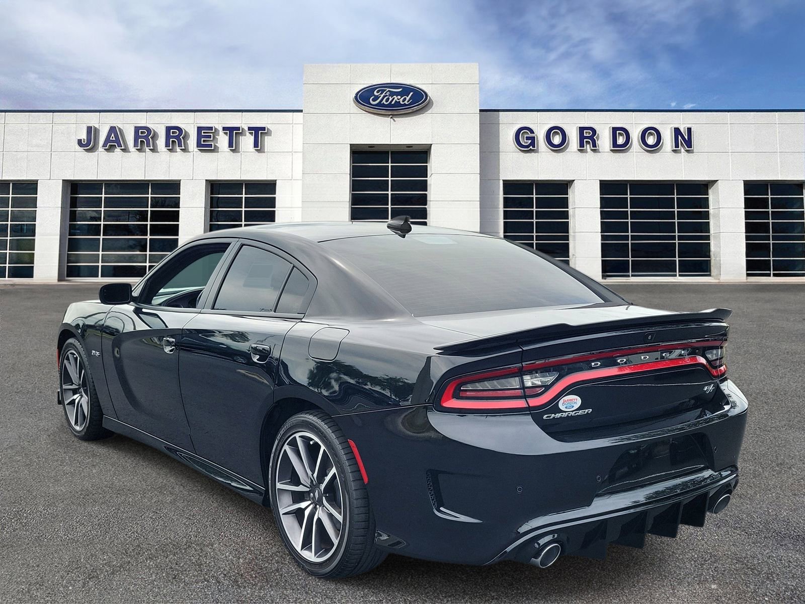 Used 2023 Dodge Charger R/T w/ Plus Group RWD image 3