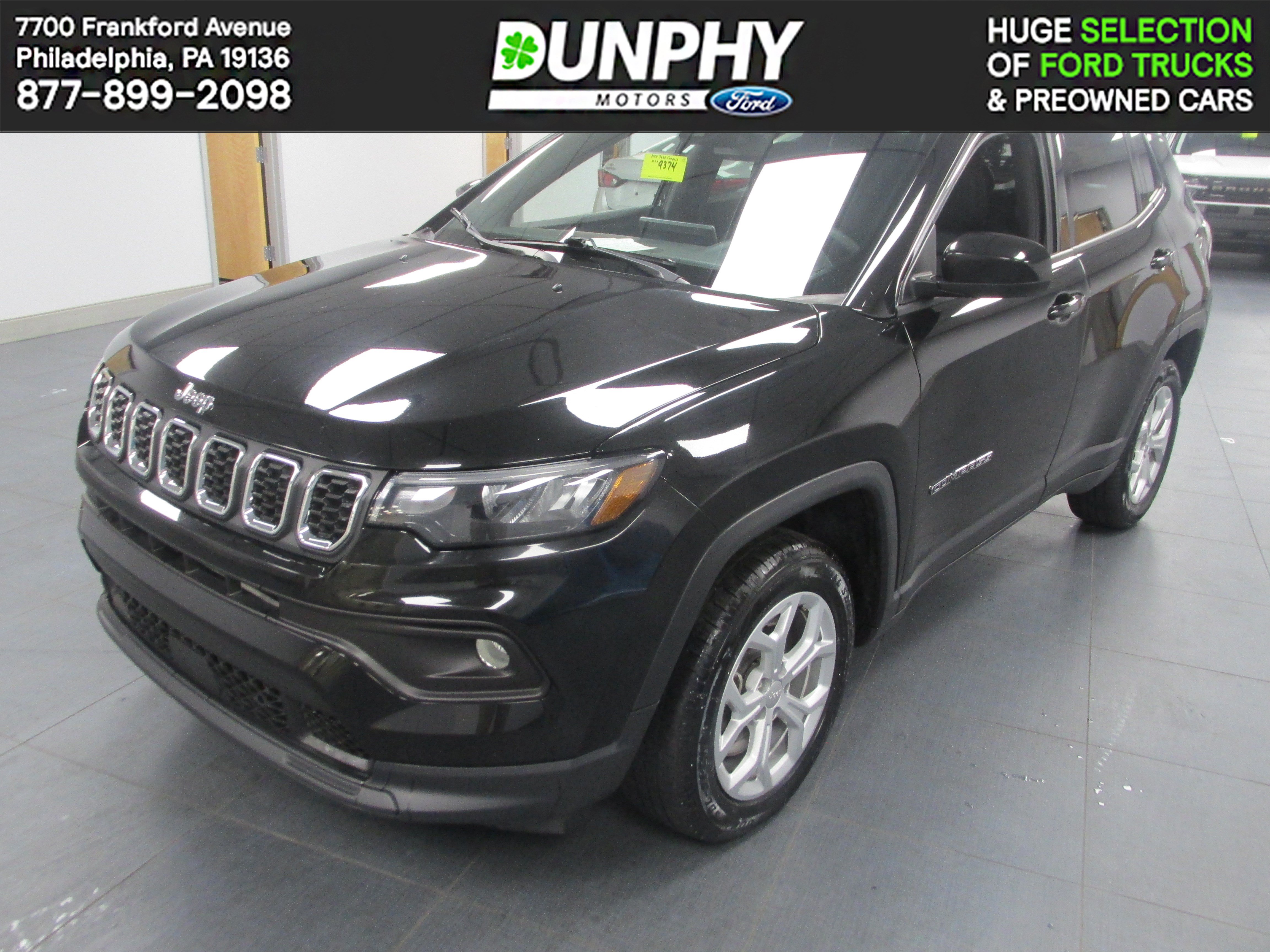 Used 2024 Jeep Compass Latitude AWD/4WD image 1