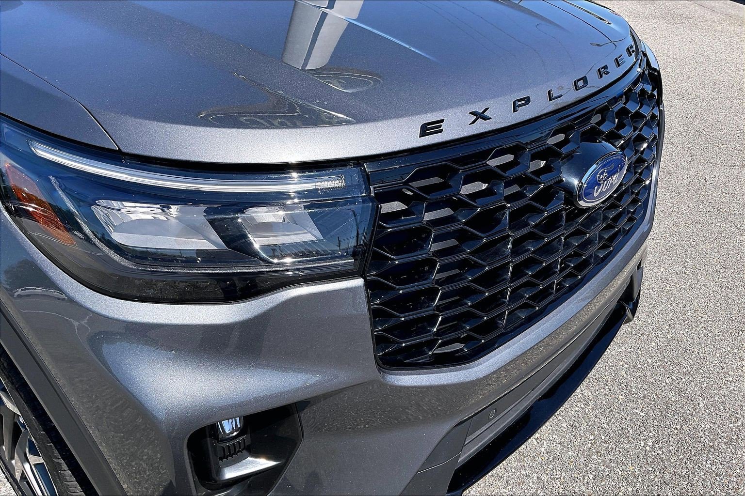 Certified 2025 Ford Explorer ST-Line w/ ST-Line Street Pack AWD/4WD image 30