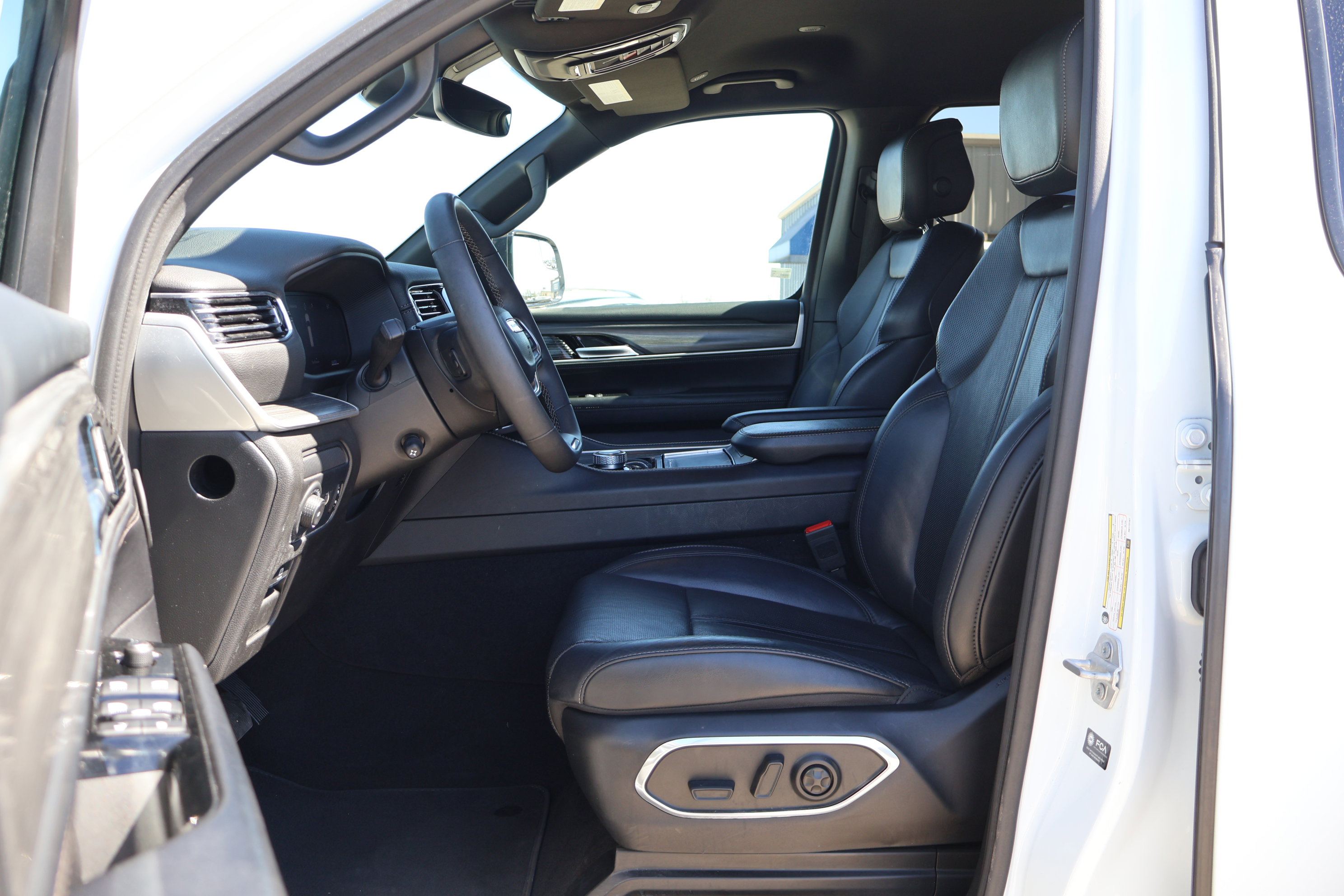 Used 2024 Jeep Wagoneer Series II w/ Flexible Seating Group image 13