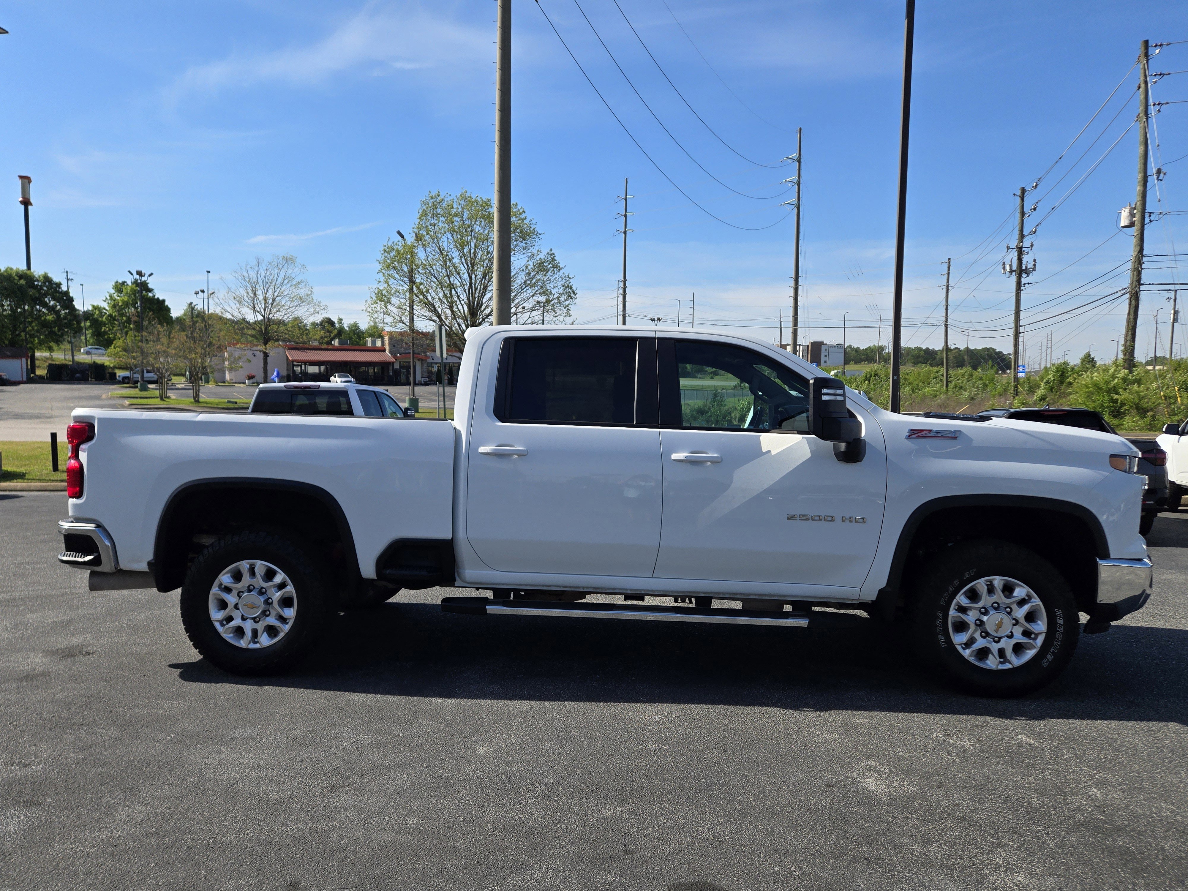 Used 2024 Chevrolet Silverado 2500 LT image 2