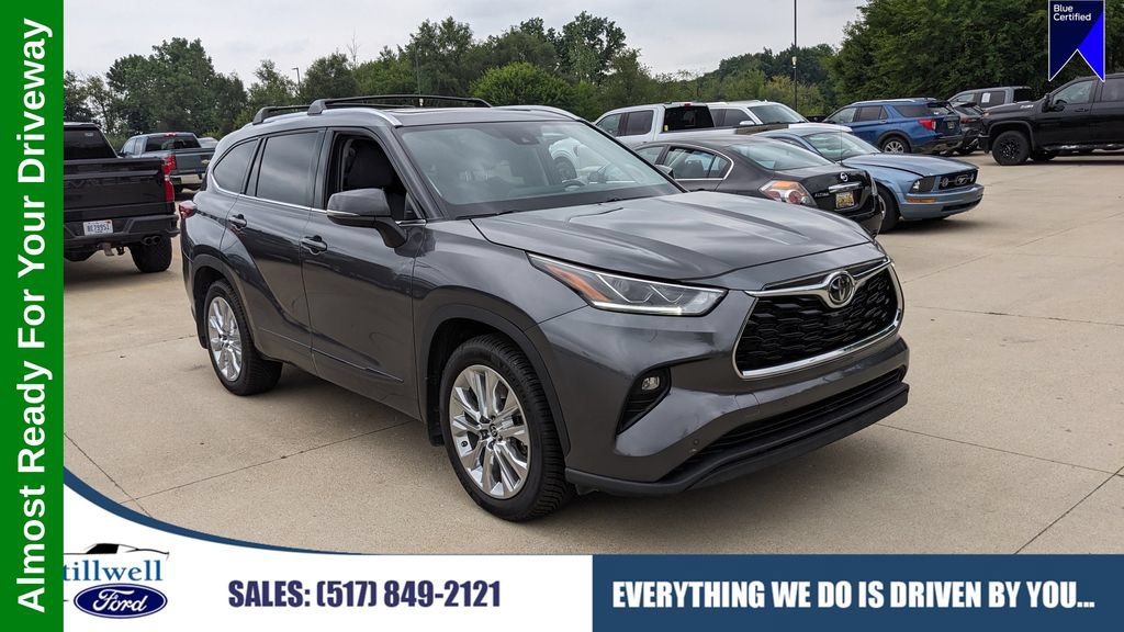 Used 2023 Toyota Highlander Limited AWD/4WD image 1