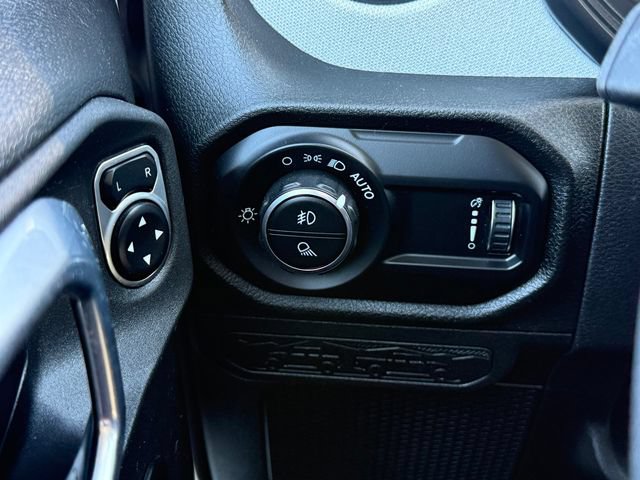 Used 2025 Jeep Gladiator Sport AWD/4WD image 19