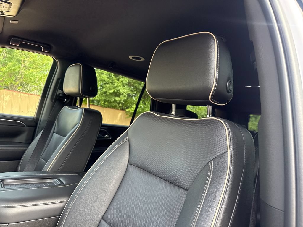 Used 2023 GMC Yukon SLT w/ SLT Luxury Package AWD/4WD image 13