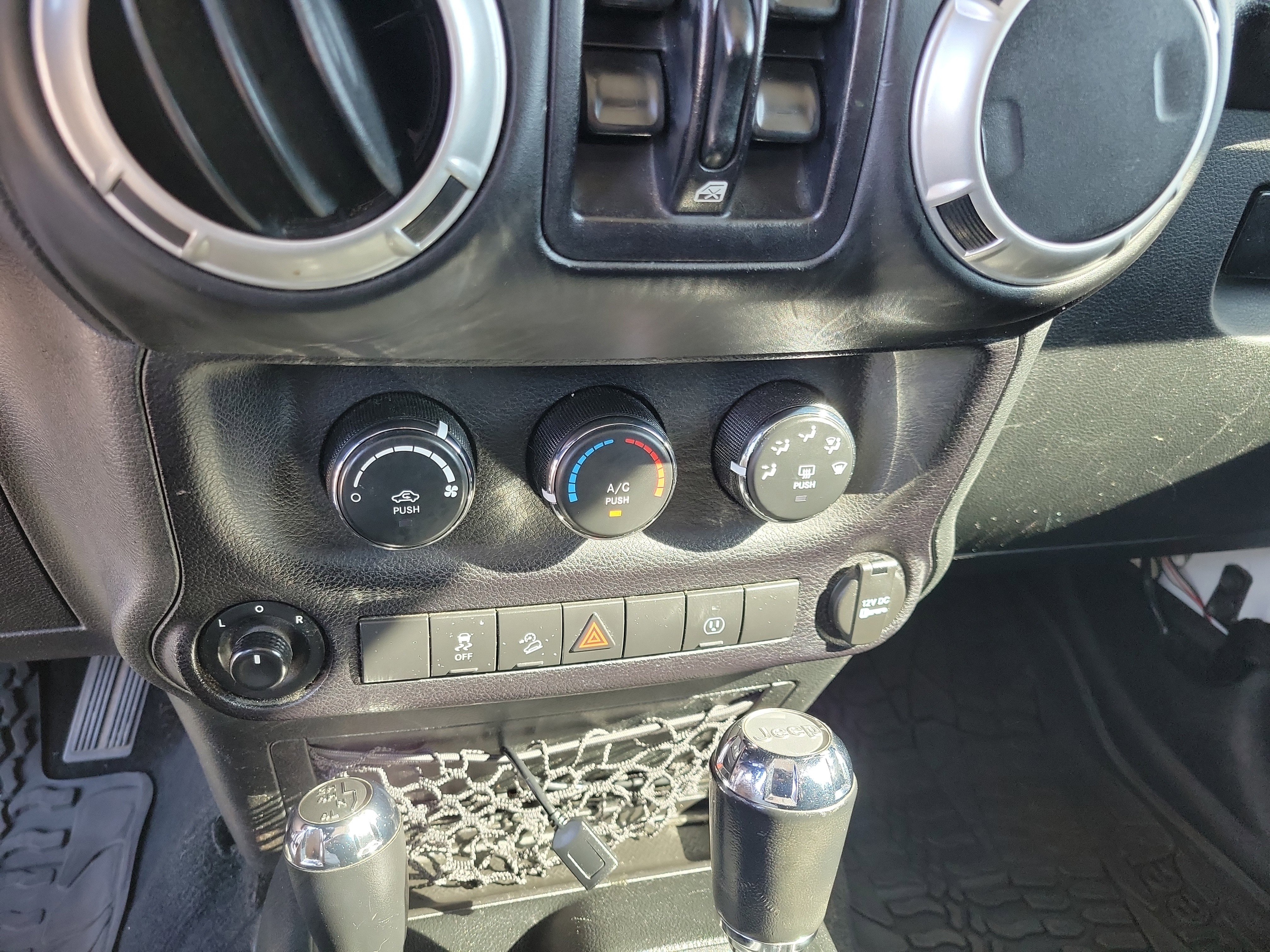 Used 2017 Jeep Wrangler Unlimited Sahara w/ Max Tow Package image 16