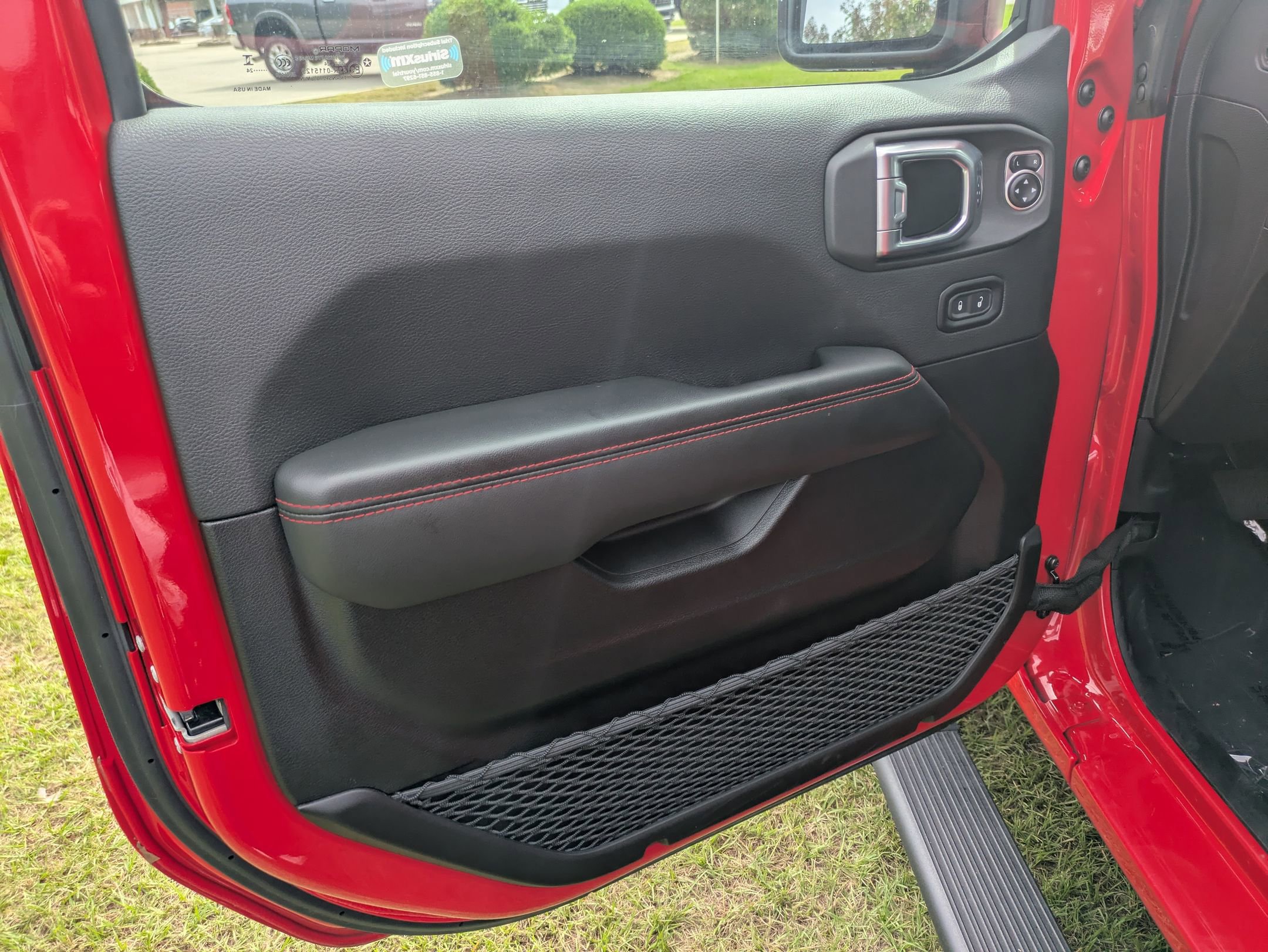 Used 2024 Jeep Wrangler Unlimited Rubicon w/ Technology Group image 12