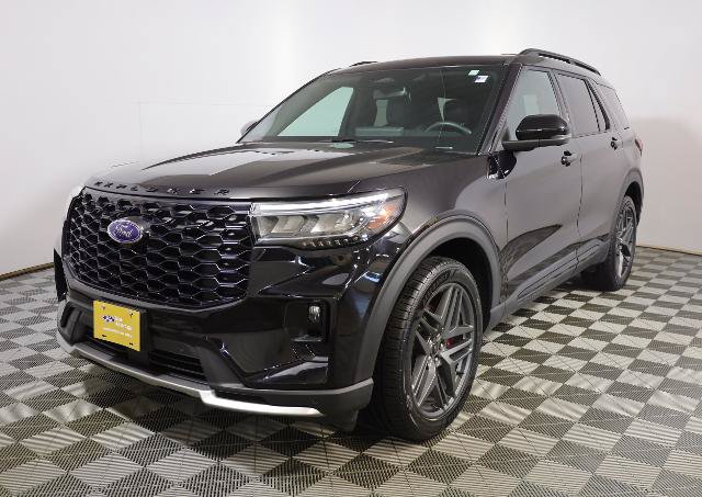 Certified 2025 Ford Explorer ST-Line w/ Premium Package AWD/4WD image 3