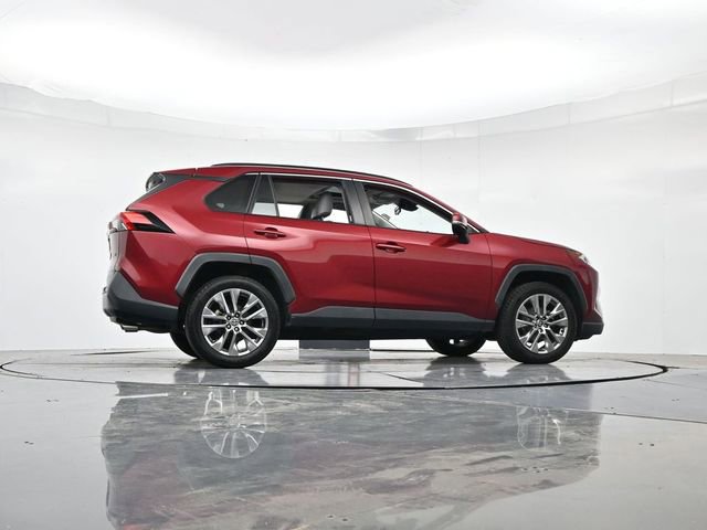 Used 2020 Toyota RAV4 XLE Premium FWD image 30