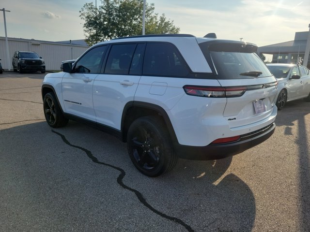 Used 2025 Jeep Grand Cherokee Limited w/ Luxury Tech Group II AWD/4WD image 2