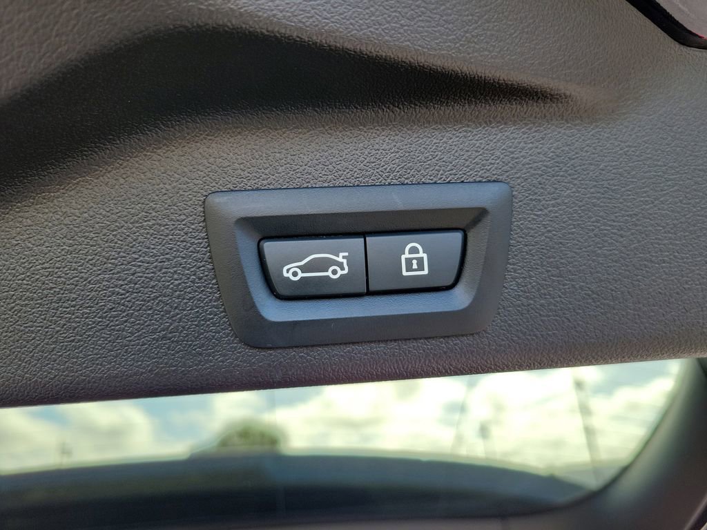 Used 2021 BMW X5 M50i w/ Executive Package image 12