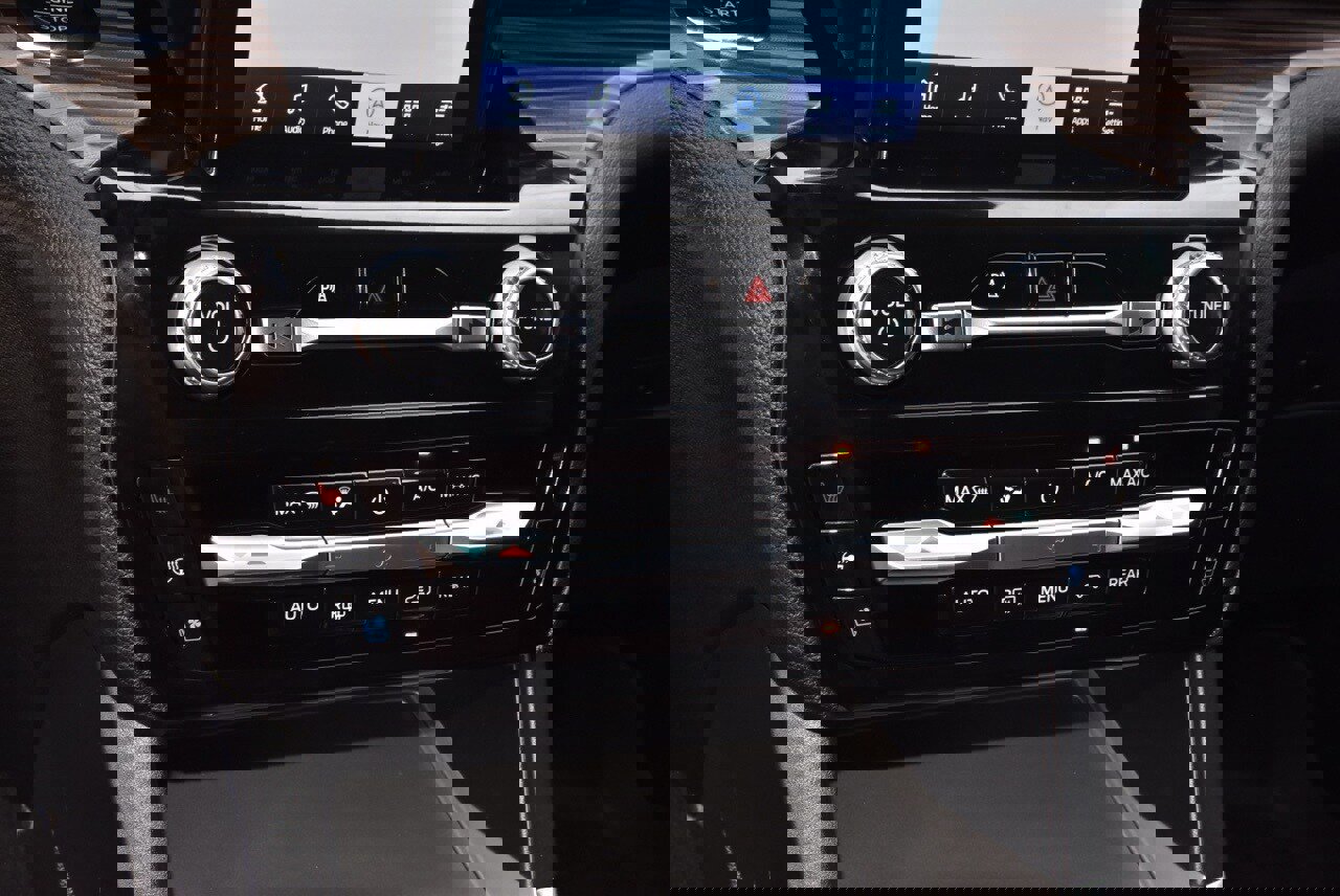 Certified 2023 Ford Explorer Limited w/ Limited Technology Package image 32