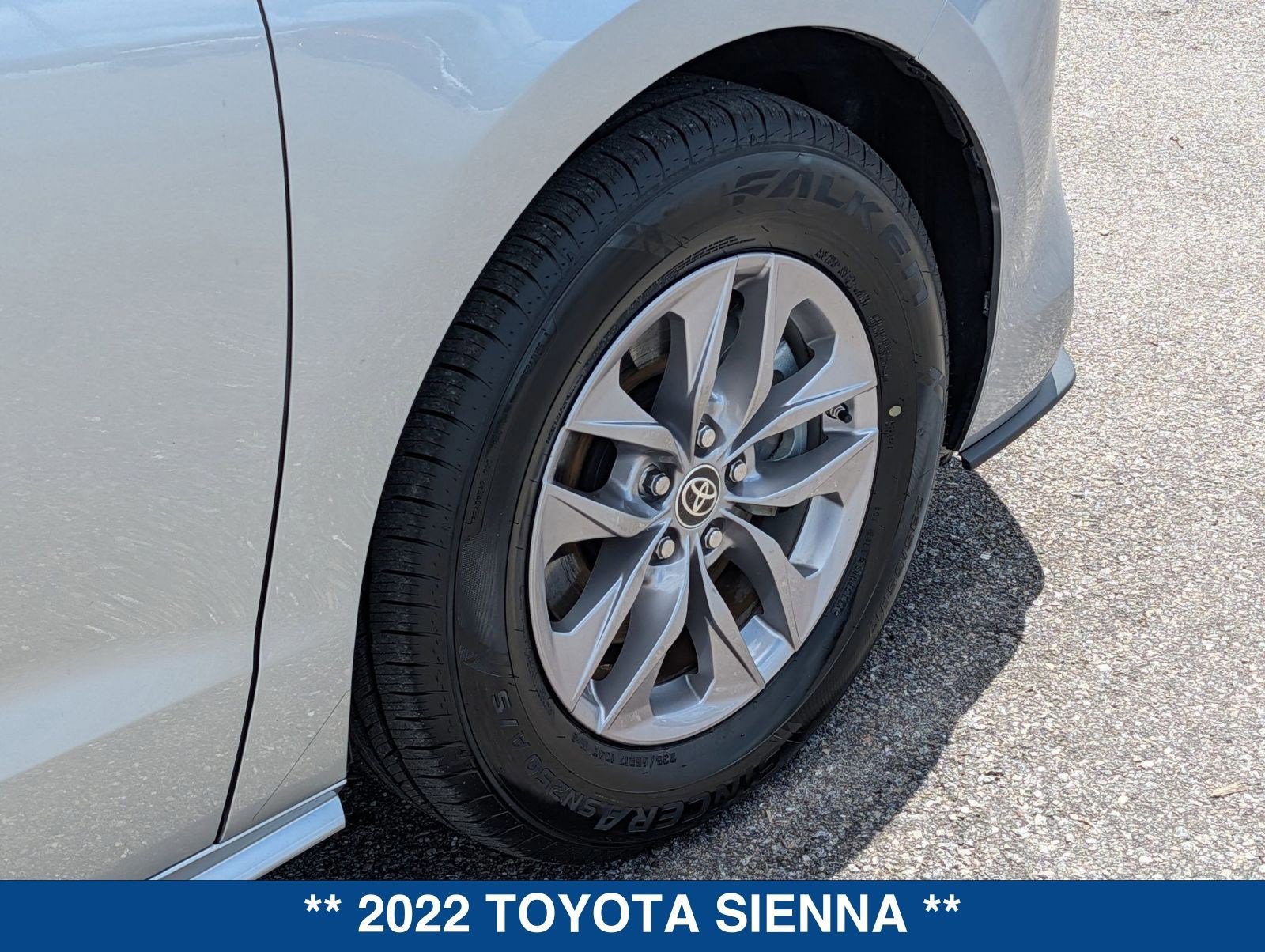 Used 2022 Toyota Sienna LE image 13
