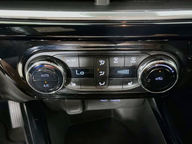 Used 2025 Chevrolet Trax RS w/ Driver Confidence Package FWD image 19