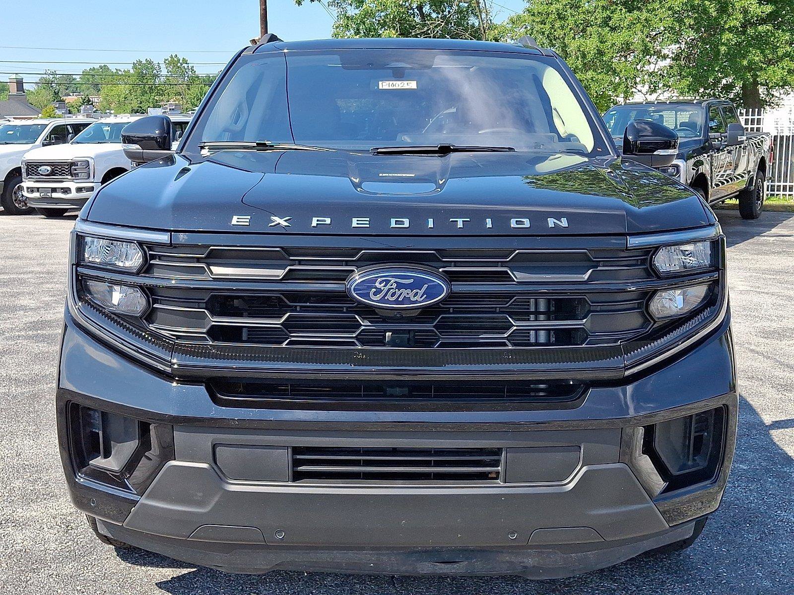 Certified 2025 Ford Expedition Active AWD/4WD image 2