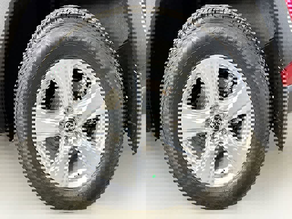 Used 2021 Toyota RAV4 LE image 11