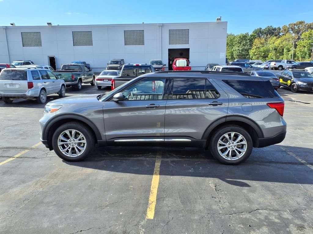 Certified 2021 Ford Explorer XLT w/ Equipment Group 202A AWD/4WD image 6