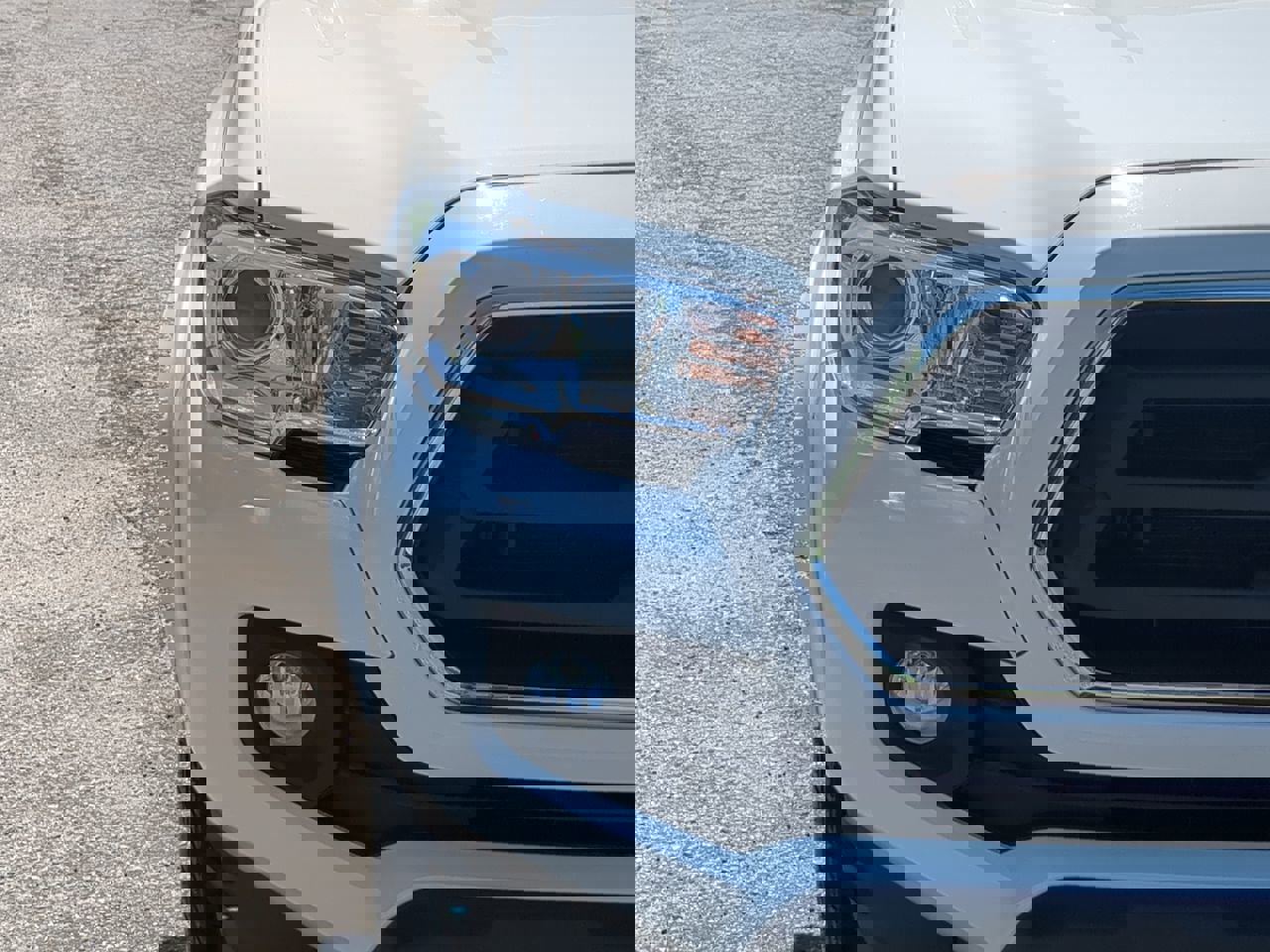 Used 2022 Toyota Tacoma SR5 w/ Technology Package RWD image 8