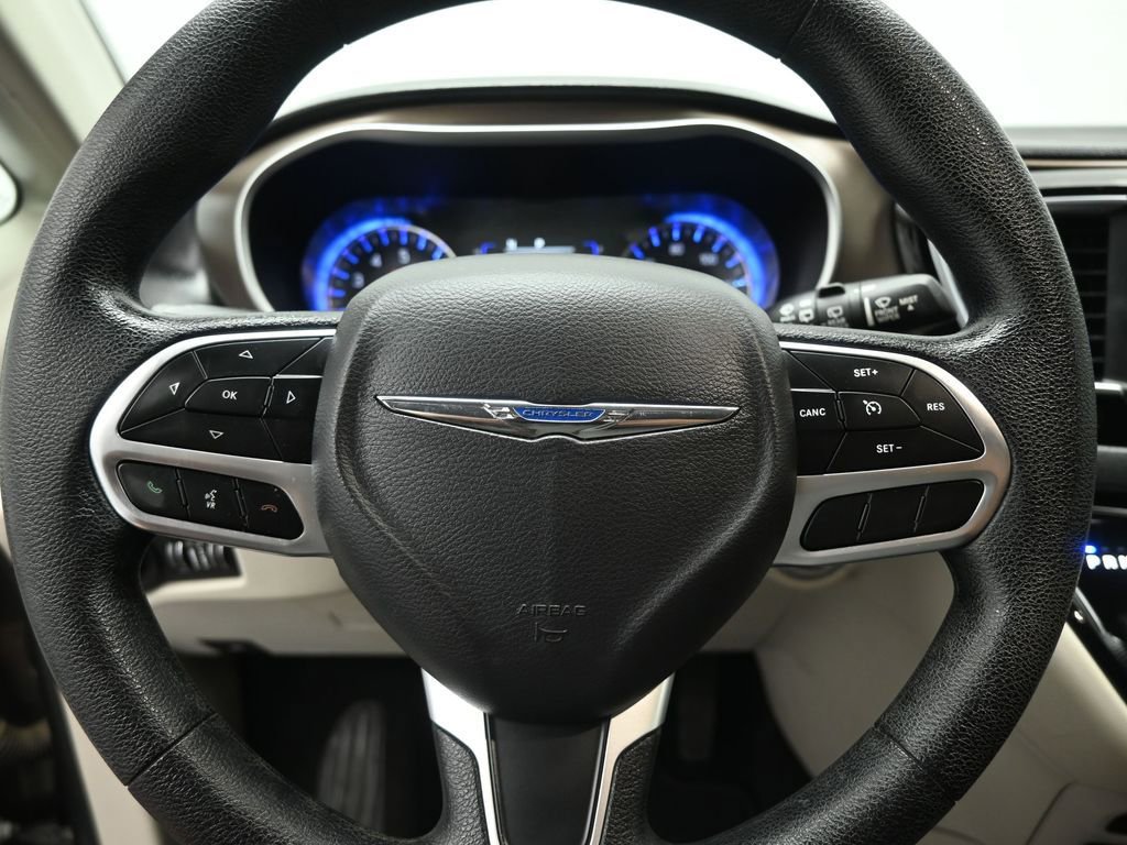 Used 2020 Chrysler Voyager Lxi image 13