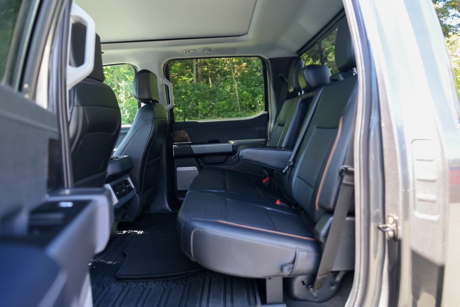 Certified 2025 Ford F250 Lariat w/ Lariat Ultimate Package AWD/4WD image 18