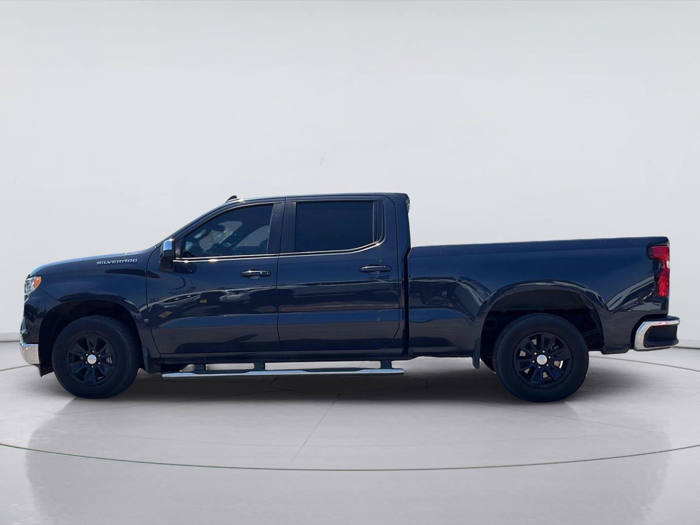 Used 2024 Chevrolet Silverado 1500 LT w/ Leather Package RWD image 6