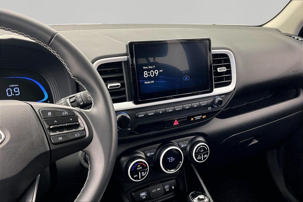 Used 2024 Hyundai Venue Limited FWD image 6