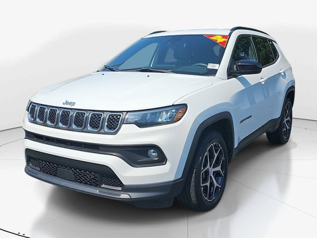 Used 2024 Jeep Compass Latitude AWD/4WD image 7