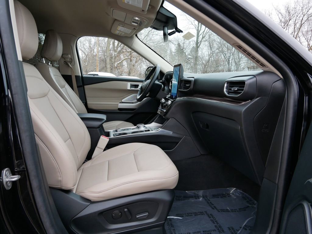 Certified 2023 Ford Explorer Limited w/ Limited Technology Package AWD/4WD image 8