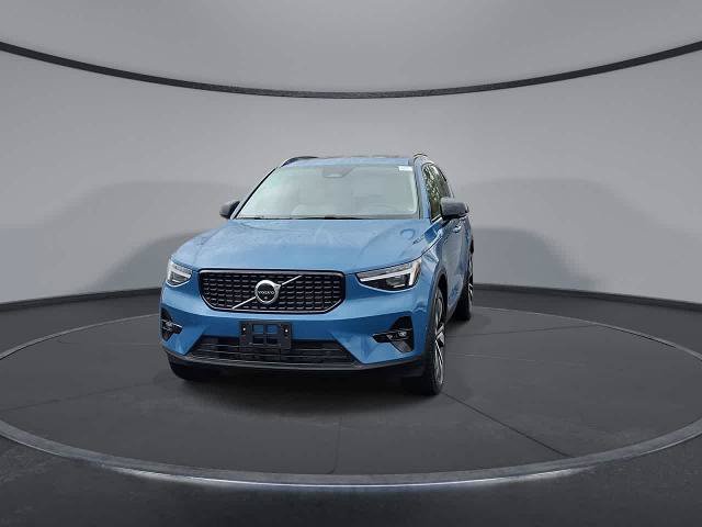 Used 2025 Volvo XC40 B5 Ultra w/ Climate Package AWD/4WD image 3