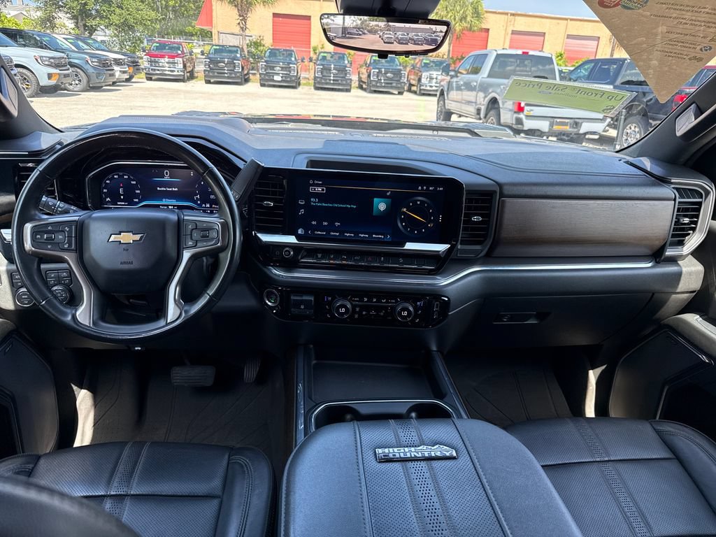 Used 2024 Chevrolet Silverado 2500 High Country w/ Technology Package AWD/4WD image 6