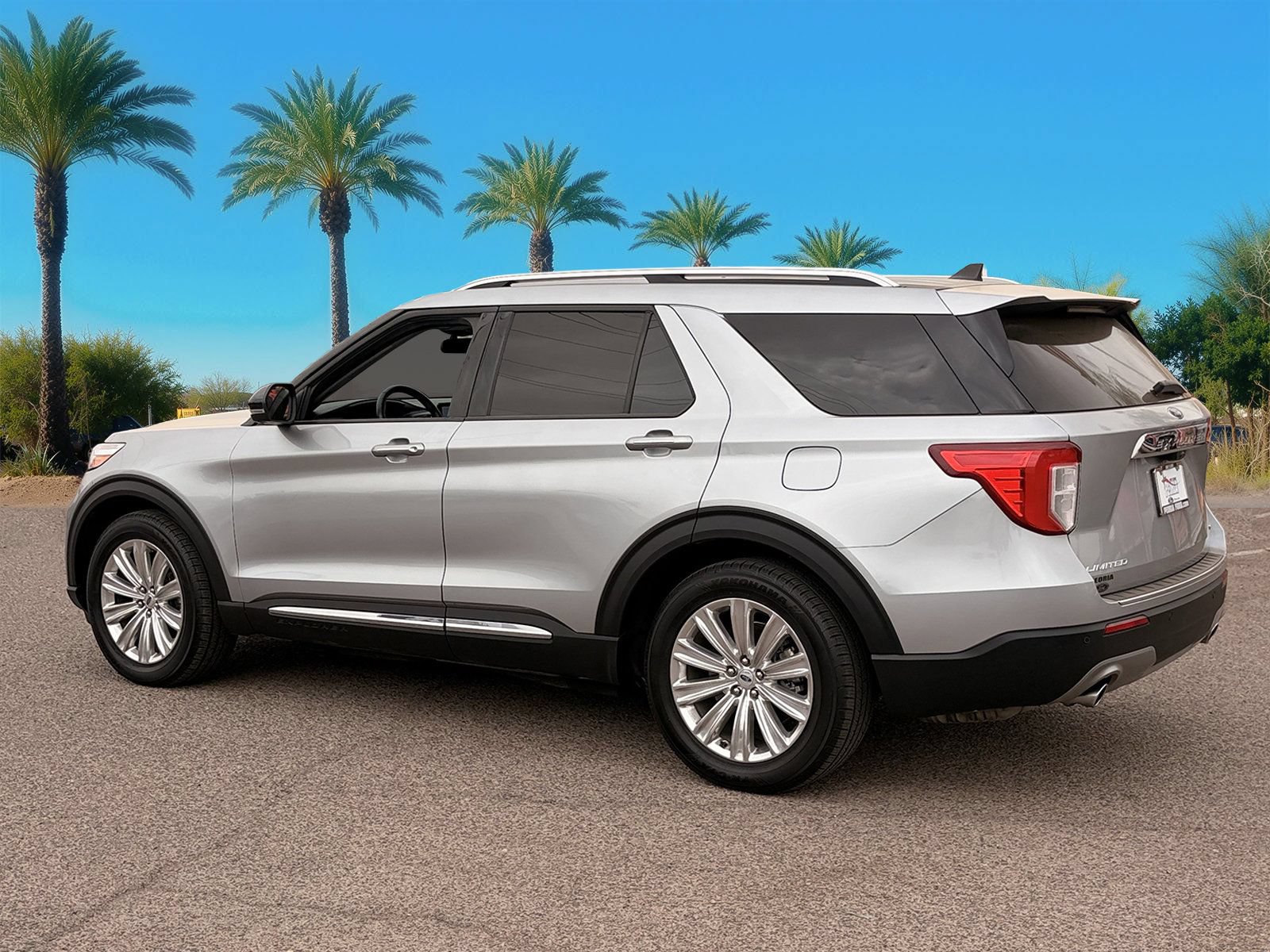 Certified 2023 Ford Explorer Limited w/ Hybrid Equipment Group 310A RWD image 3