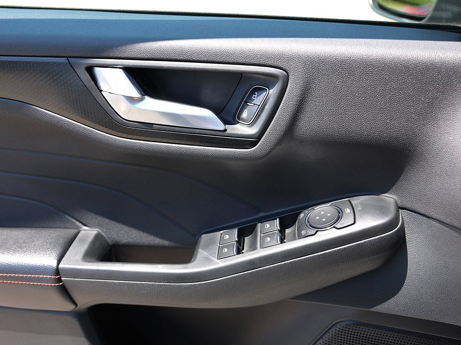 Certified 2022 Ford Escape SEL w/ SEL Stealth AWD Package image 36