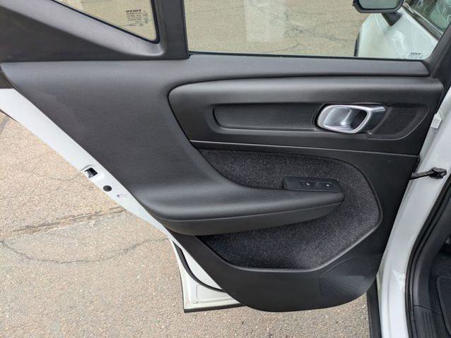 Used 2019 Volvo XC40 T5 R-Design AWD/4WD image 28
