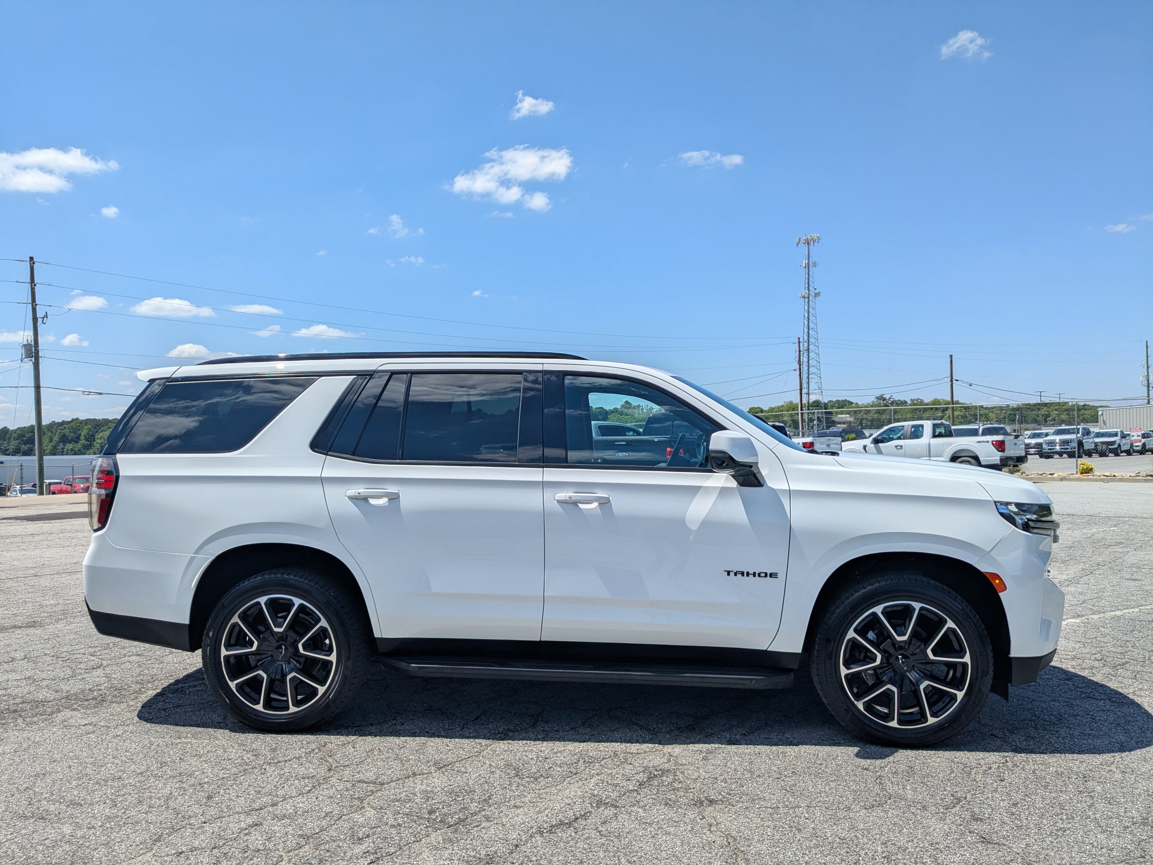 Used 2022 Chevrolet Tahoe RST w/ Luxury Package RWD image 2