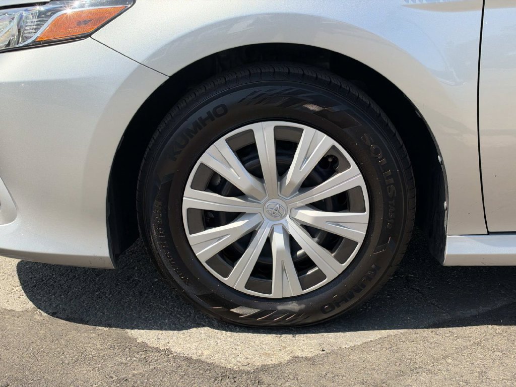 Used 2021 Toyota Camry LE FWD image 27
