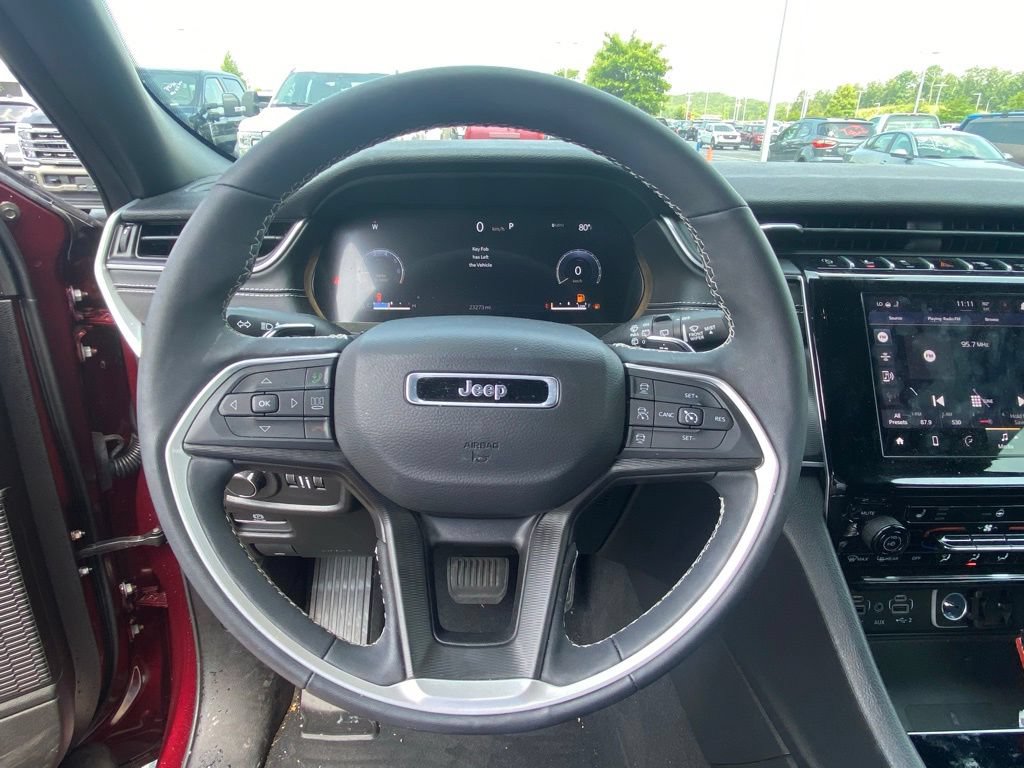 Used 2025 Jeep Grand Cherokee Altitude AWD/4WD image 13
