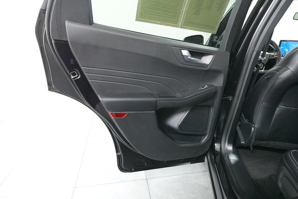 Certified 2025 Ford Escape Platinum AWD/4WD image 28